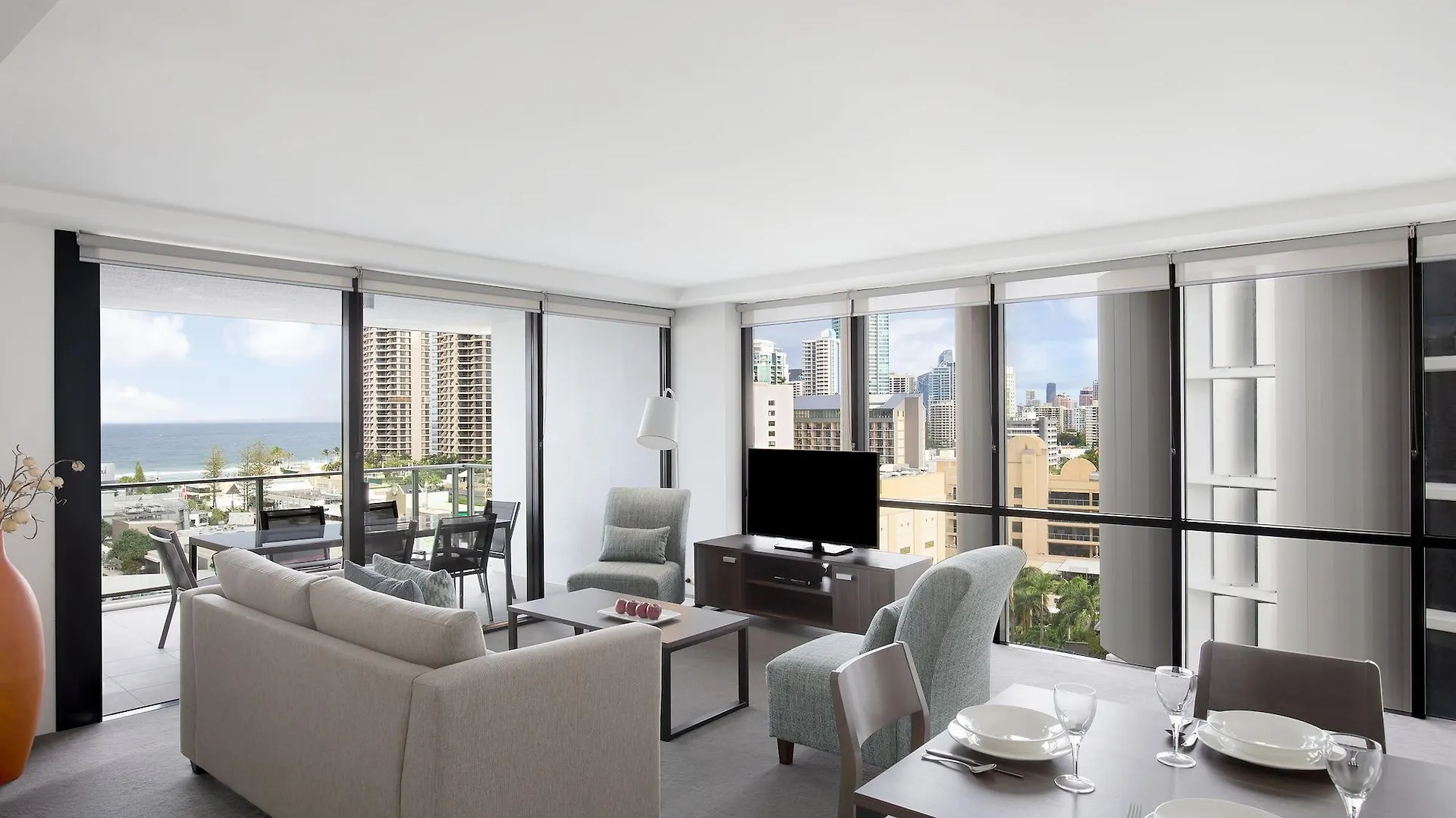 Mantra Circle On Cavill Aparthotel Gold Coast Australia
